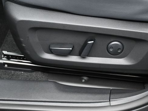 New 2026 Mitsubishi Outlander SE image 10