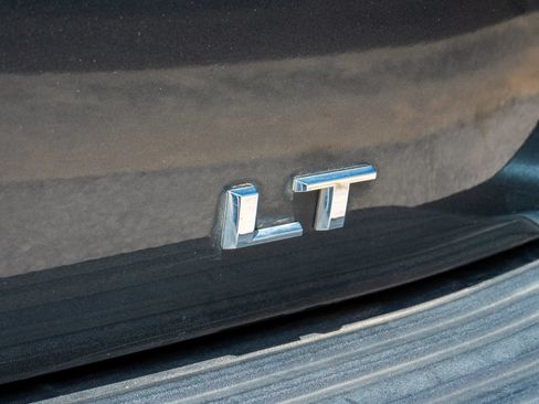 Used 2021 Chevrolet Suburban LT RWD image 18