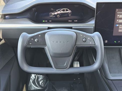 Used 2022 Tesla Model X Plaid image 11