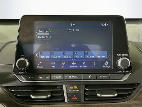Used 2024 Nissan Altima 2.5 SV FWD image 23