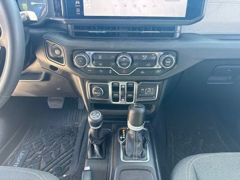 Used 2024 Jeep Wrangler Unlimited AWD/4WD image 14