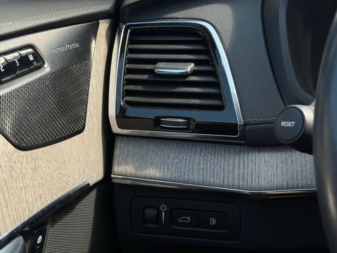 Used 2022 Volvo XC90 T8 Inscription image 35