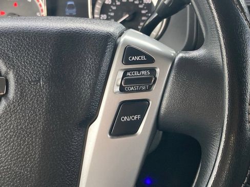 Used 2017 Nissan Titan SV AWD/4WD image 18