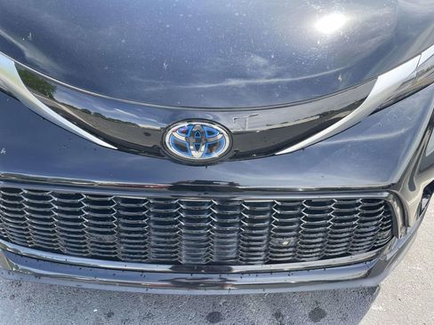 Used 2021 Toyota Sienna XSE image 13