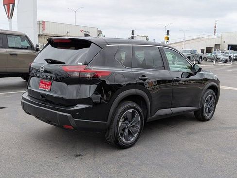 Used 2025 Nissan Rogue SV FWD image 8