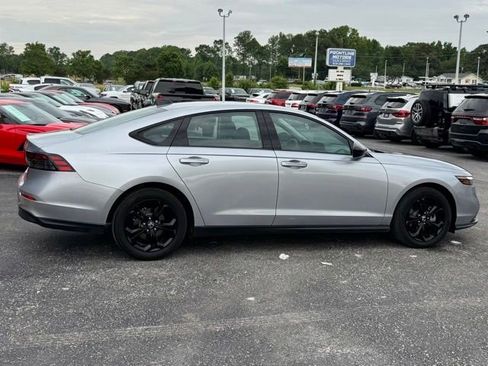 Used 2025 Honda Accord SE image 7