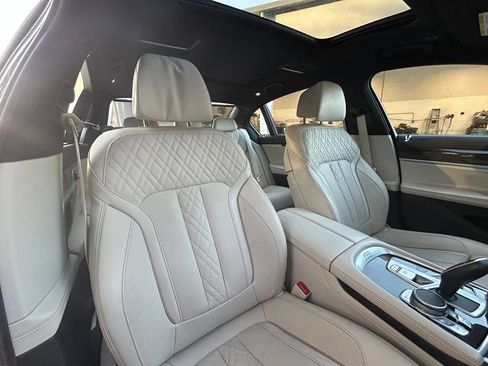 Used 2022 BMW 740i w/ M Sport Package RWD image 29