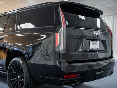 Used 2022 Cadillac Escalade ESV Sport Platinum w/ LPO, ONYX Package image 6