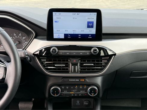 Used 2022 Ford Escape SEL image 16