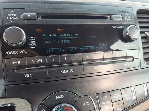 Used 2013 Toyota Sienna LE w/ Towing Pkg image 32