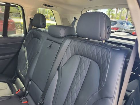 Used 2025 BMW X7 xDrive40i image 13