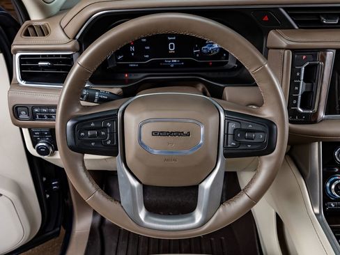 Used 2024 GMC Yukon XL Denali image 17