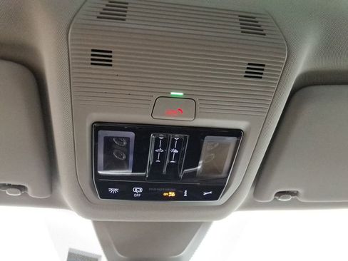Certified 2026 Volkswagen Atlas SE w/ Panoramic Sunroof Package FWD image 28