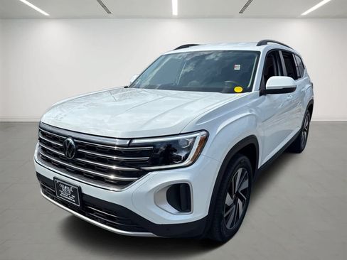 Used 2025 Volkswagen Atlas SE AWD/4WD image 2