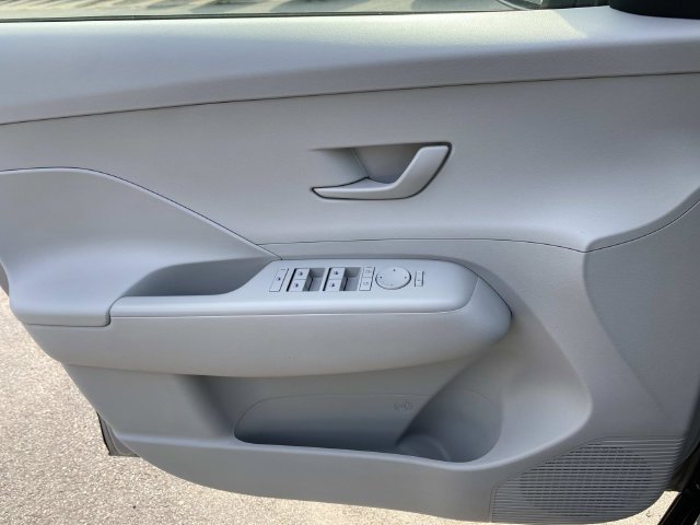 Used 2025 Hyundai Kona SEL AWD/4WD image 18