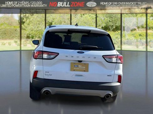 Certified 2021 Ford Escape SE image 4