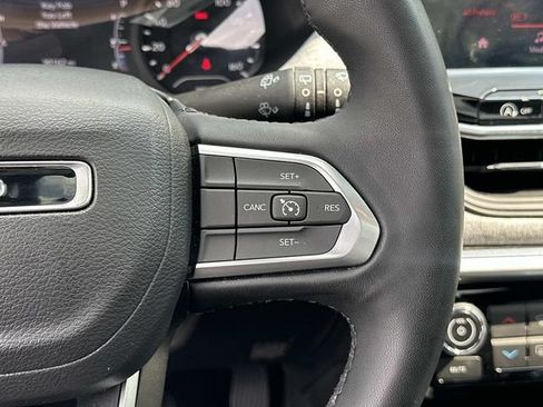 Used 2024 Jeep Compass Latitude w/ Sun and Sound Group AWD/4WD image 28