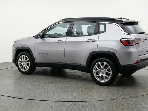 Used 2025 Jeep Compass Limited image 6