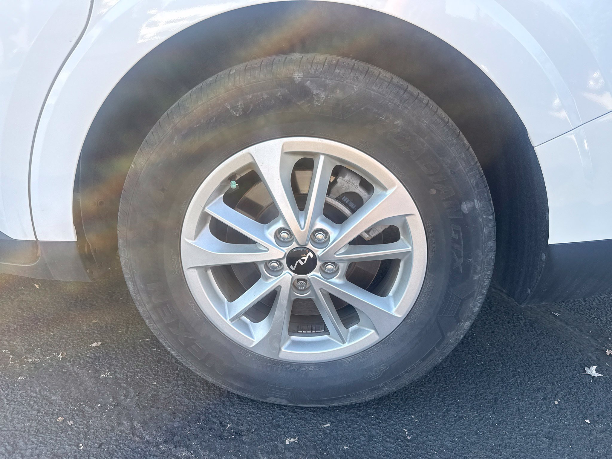 Used 2024 Kia Carnival LX FWD image 9