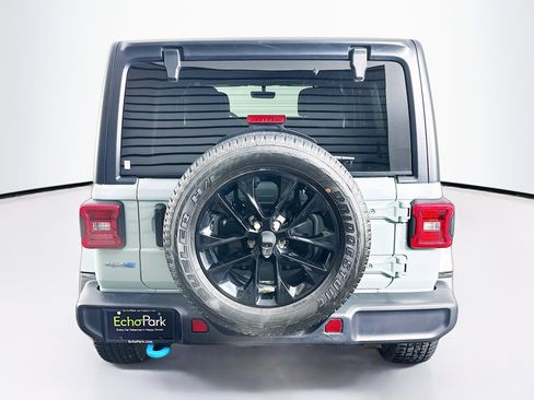 Used 2023 Jeep Wrangler Unlimited Sahara AWD/4WD image 7
