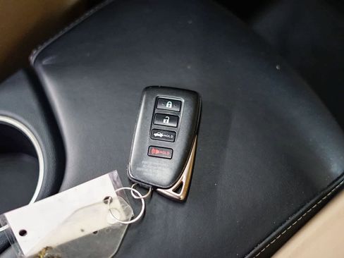 Used 2018 Lexus IS 300 image 31