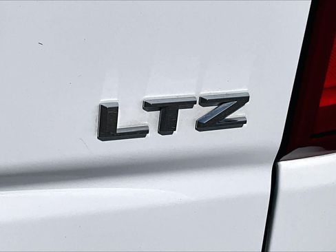 Used 2021 Chevrolet Silverado 1500 LTZ w/ LTZ Convenience Package II AWD/4WD image 9