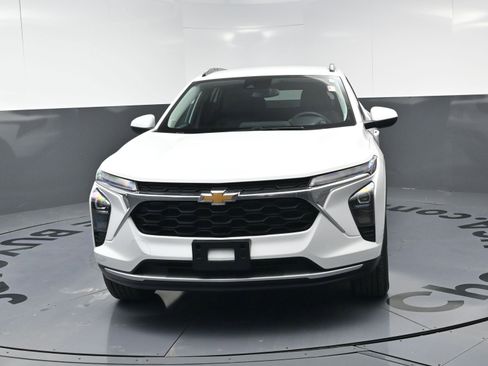 Certified 2025 Chevrolet Trax LT w/ Driver Confidence Package image 5
