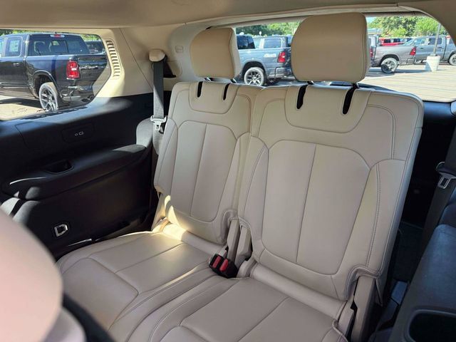 Used 2021 Jeep Grand Cherokee L Limited AWD/4WD image 15