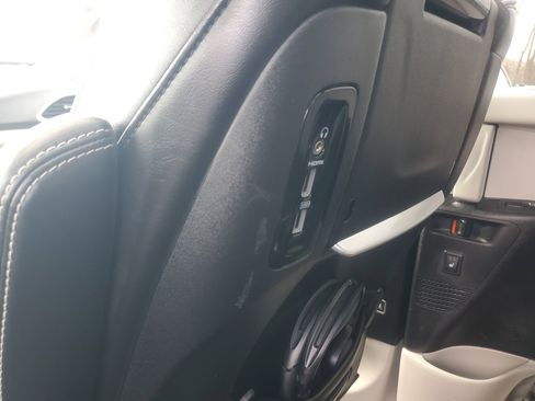 Used 2021 Chrysler Pacifica Limited w/ Uconnect Theater Family Group AWD/4WD image 27