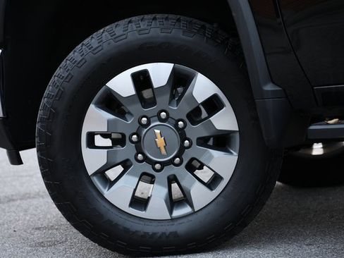 Used 2025 Chevrolet Silverado 2500 LT image 7