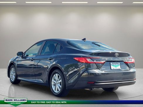 Used 2025 Toyota Camry SE FWD image 6