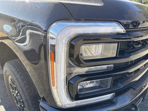 Used 2023 Ford F250 XLT w/ Black Appearance Package image 3