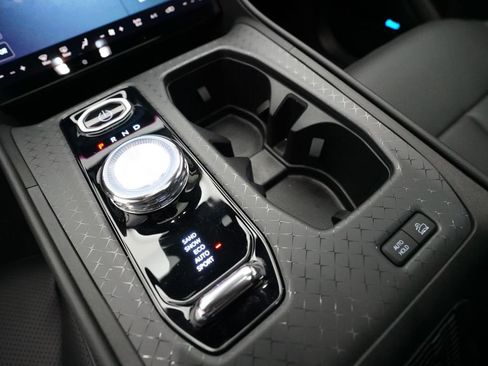 Used 2024 Jeep Wagoneer Launch Edition AWD/4WD image 17