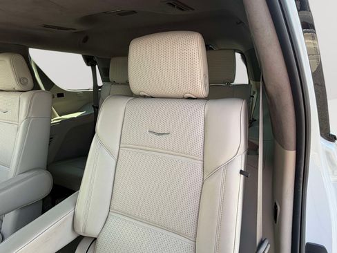 Used 2022 Cadillac Escalade Sport Platinum w/ LPO, ONYX Package AWD/4WD image 26
