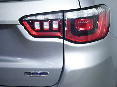 Used 2018 Jeep Compass Latitude w/ Popular Equipment Group image 17