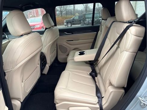 Used 2025 Jeep Grand Cherokee L Limited image 21