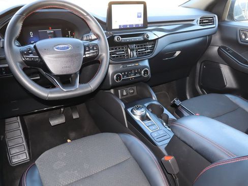 Used 2025 Ford Escape ST-Line AWD/4WD image 4