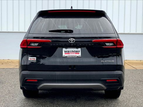 Used 2024 Toyota Grand Highlander Platinum image 5