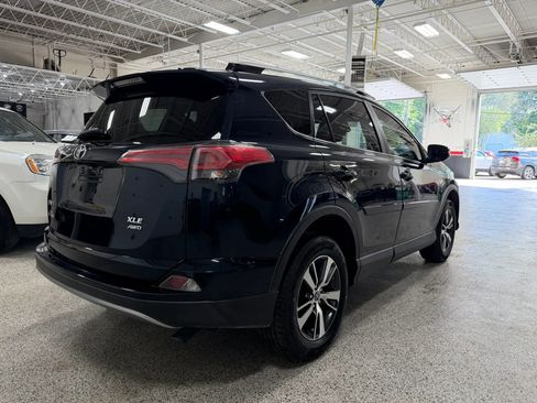 Used 2018 Toyota RAV4 XLE AWD/4WD image 2
