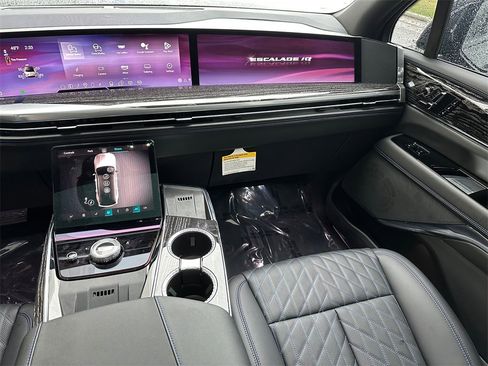 Used 2025 Cadillac Escalade IQ Luxury 1 image 20
