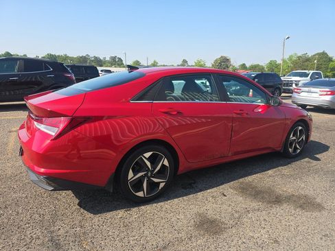 Used 2022 Hyundai Elantra SEL w/ Convenience + Premium Package FWD image 2