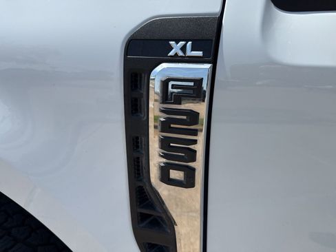 Used 2026 Ford F250 XL w/ FX4 Off-Road Package image 12