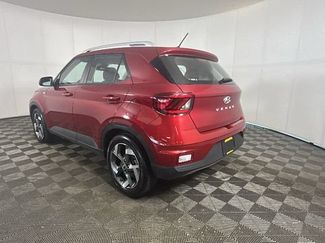 Used 2025 Hyundai Venue SEL FWD video 5