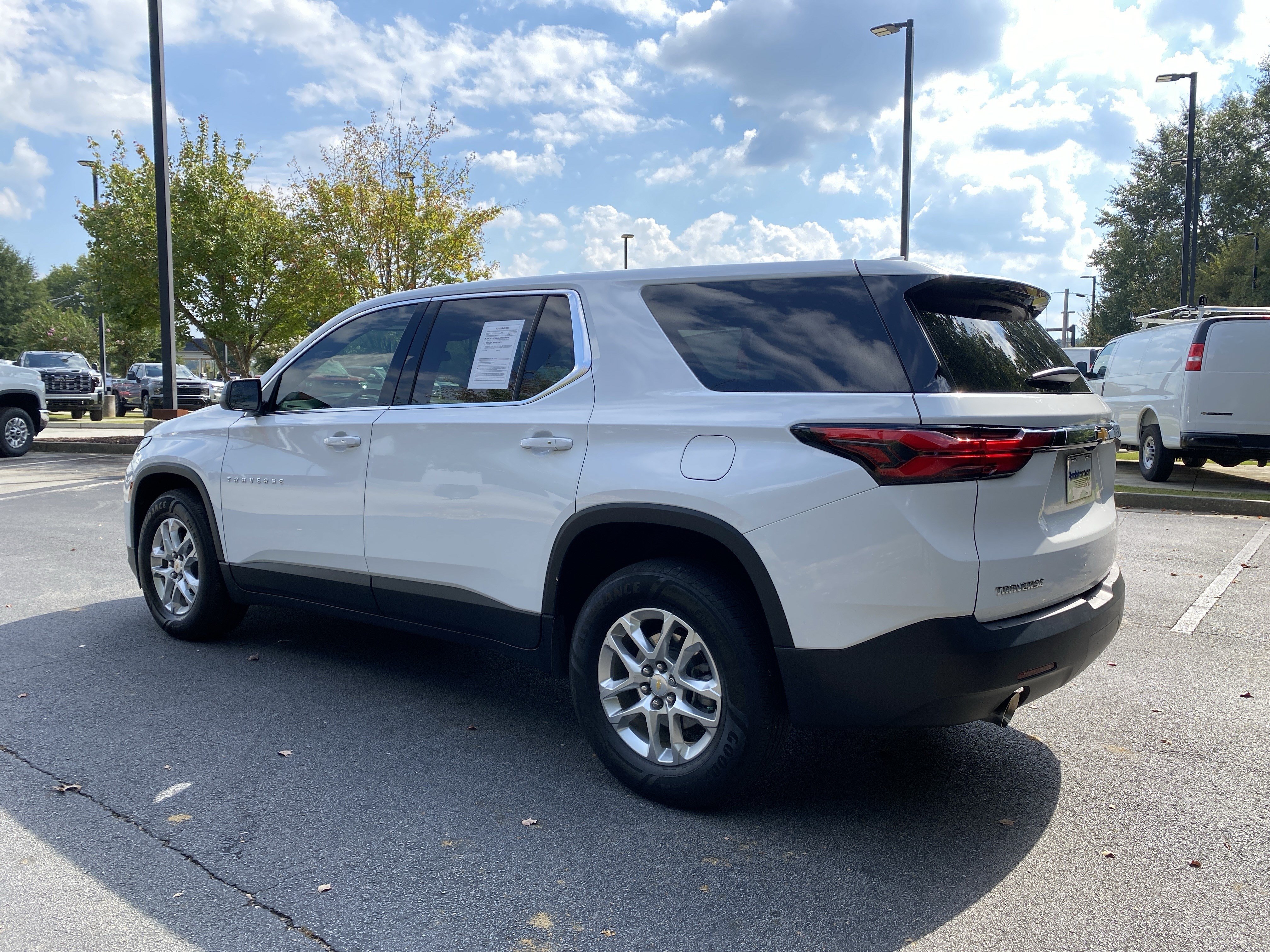 Used 2023 Chevrolet Traverse LS FWD image 7