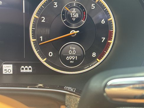 Used 2022 Bentley Flying Spur V8 image 21