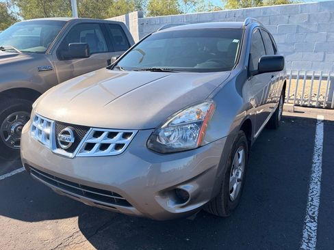 Used 2014 Nissan Rogue S w/ Convenience Package FWD image 2