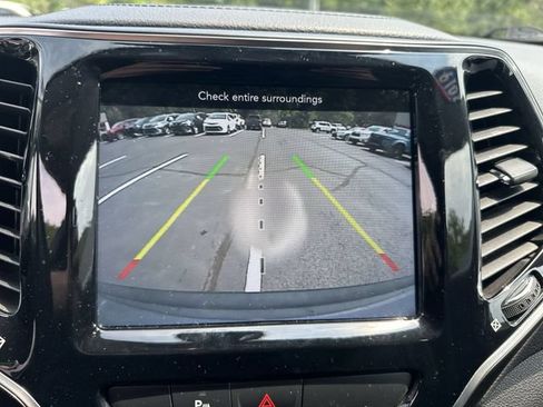 Used 2019 Jeep Cherokee Limited AWD/4WD image 26