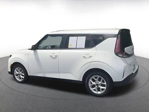 Used 2025 Kia Soul LX w/ LX Technology Package FWD image 10