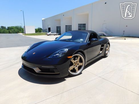 Used 2021 Porsche 718 Boxster image 3