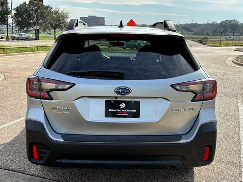 Used 2022 Subaru Outback Premium image 6